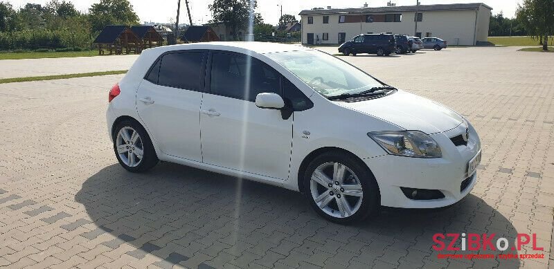 2008' Toyota Auris photo #3