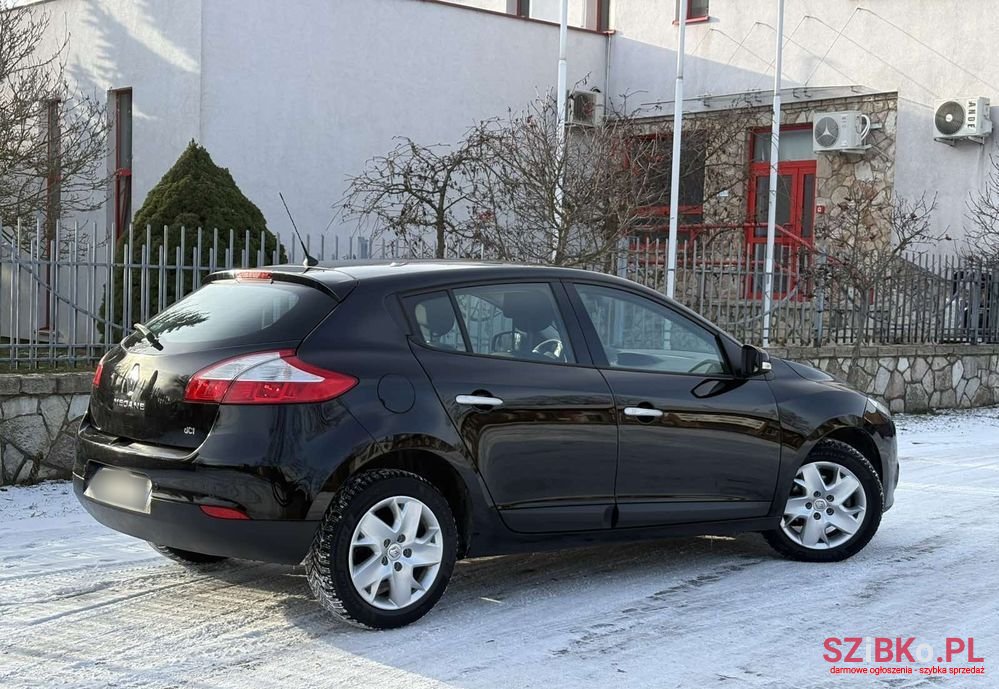 2011' Renault Megane photo #2