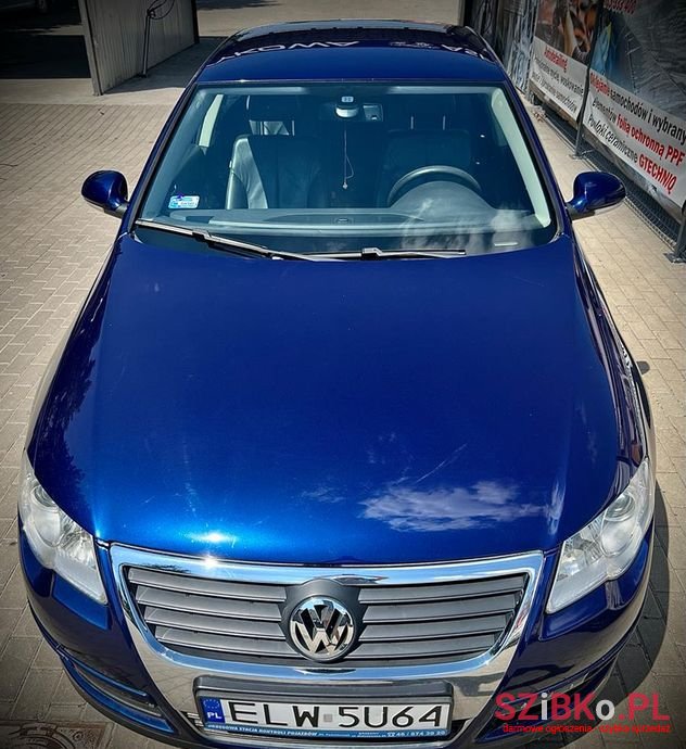 2007' Volkswagen Passat photo #2