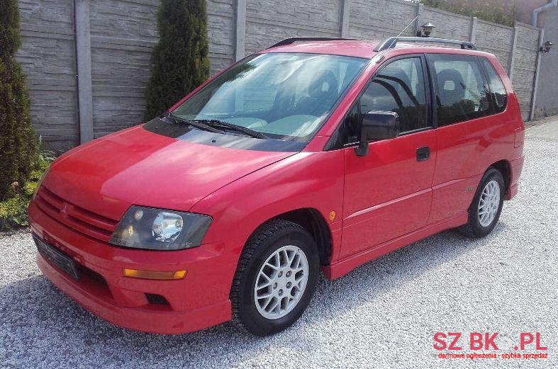 2001' Mitsubishi Space Runner photo #1