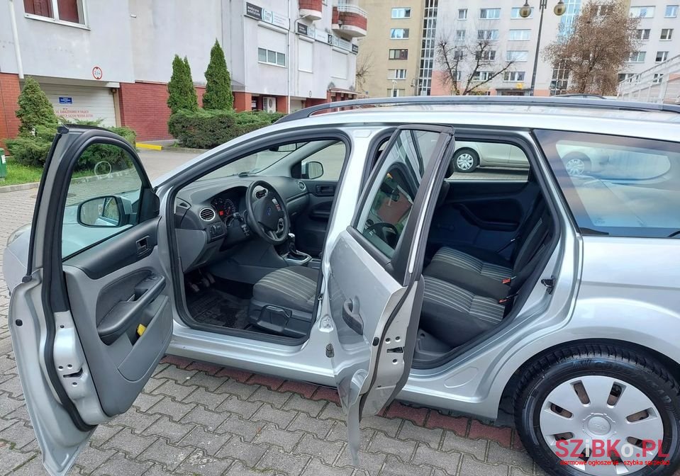 2010' Ford Focus photo #4