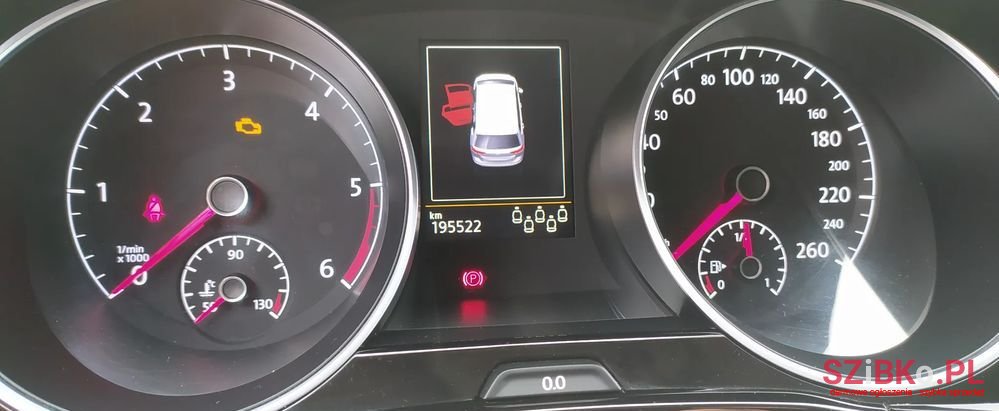 2016' Volkswagen Touran photo #5