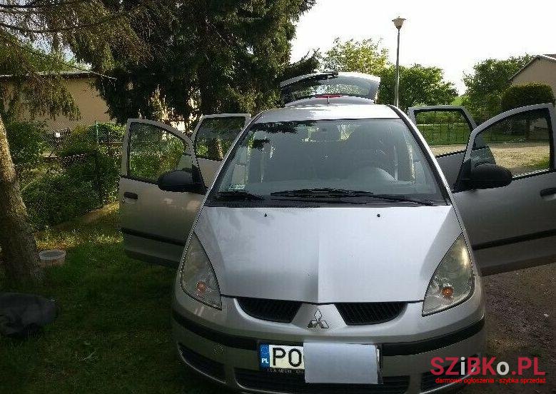 2005' Mitsubishi Colt photo #1