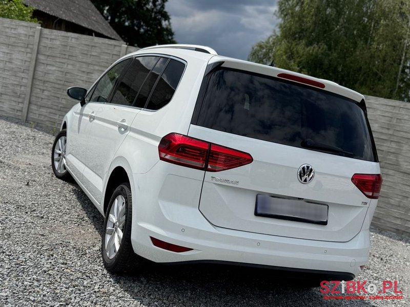 2016' Volkswagen Touran photo #3