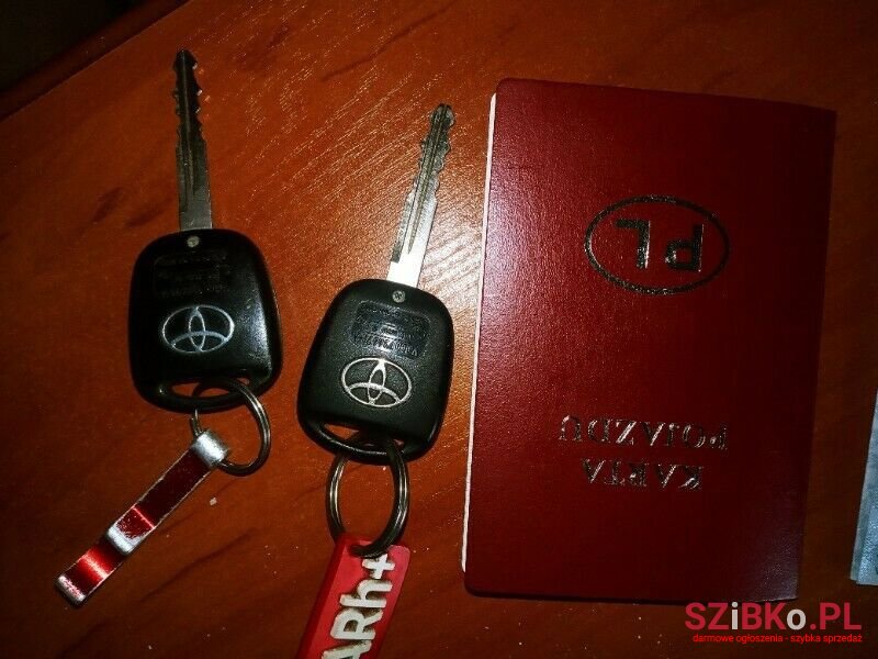 2003' Toyota Avensis photo #3
