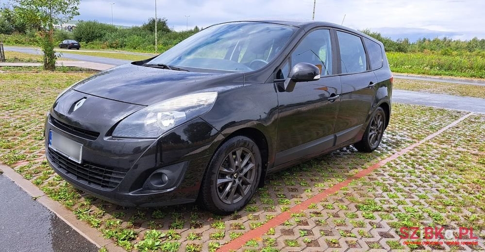 2009' Renault Grand Scenic photo #2