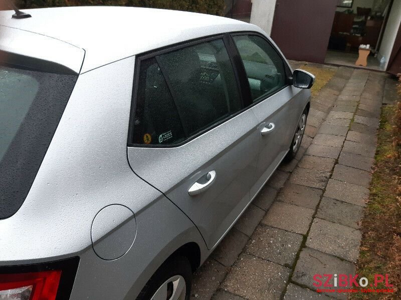 2015' Skoda Fabia photo #2