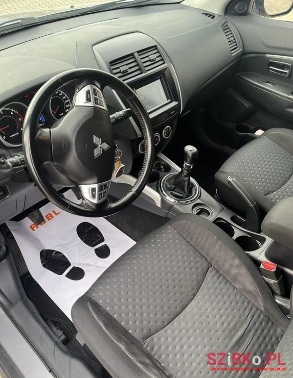 2011' Mitsubishi ASX photo #5