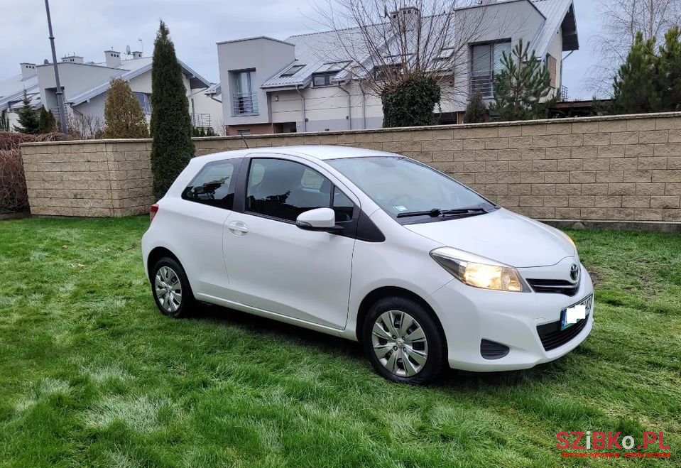 2014' Toyota Yaris photo #3