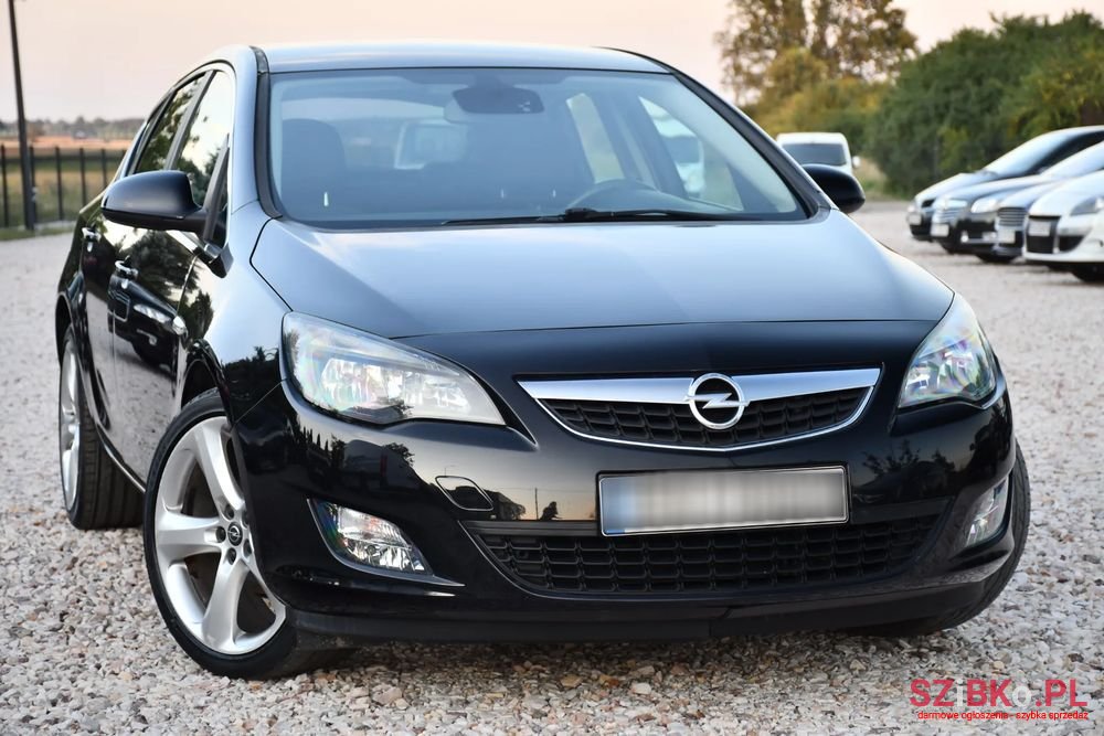 2010' Opel Astra 1.6 Sport photo #2