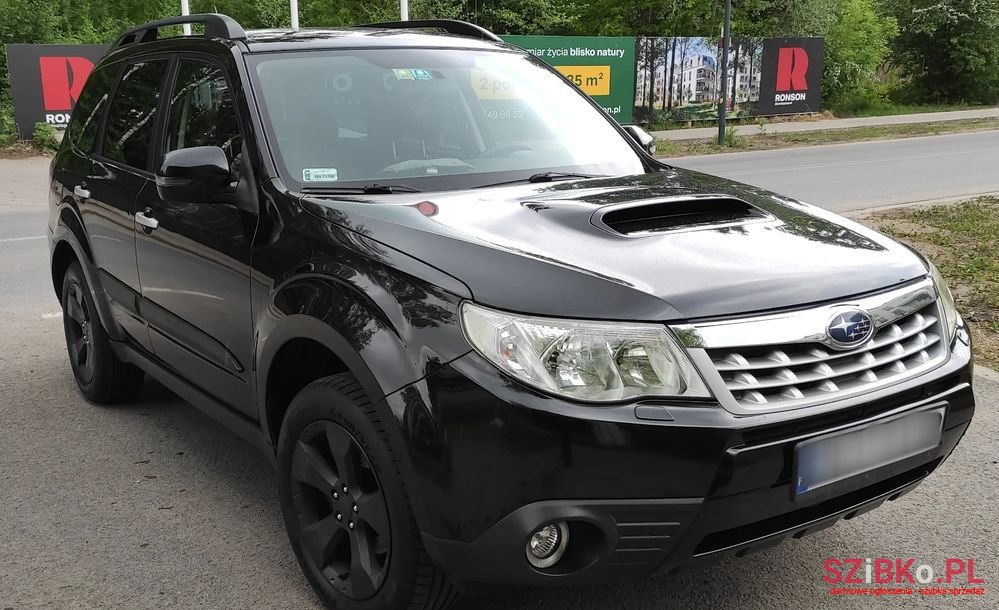 2011' Subaru Forester photo #3