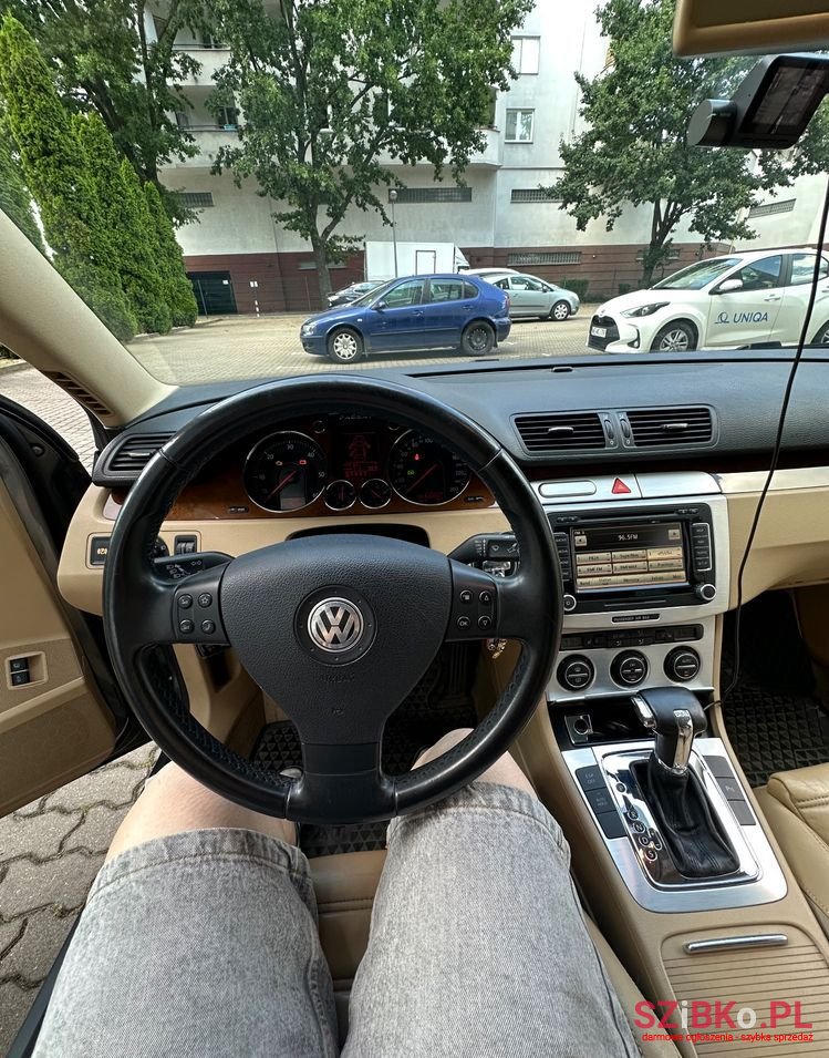 2008' Volkswagen Passat photo #5