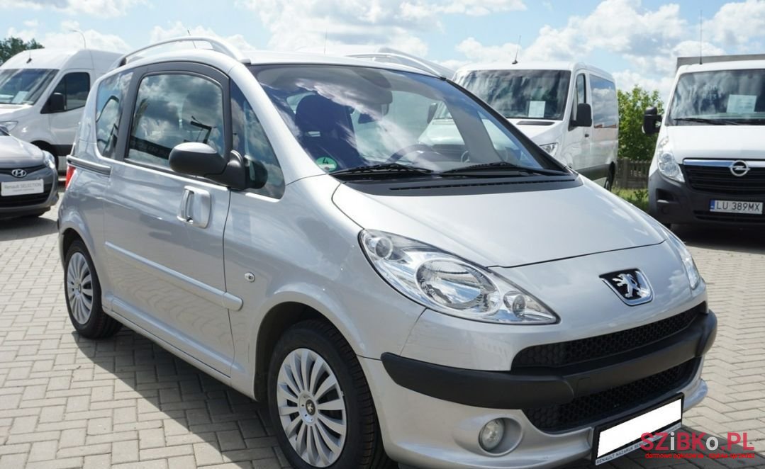 2009' Peugeot 1007 photo #2