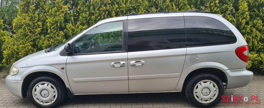 2005' Chrysler Voyager photo #3