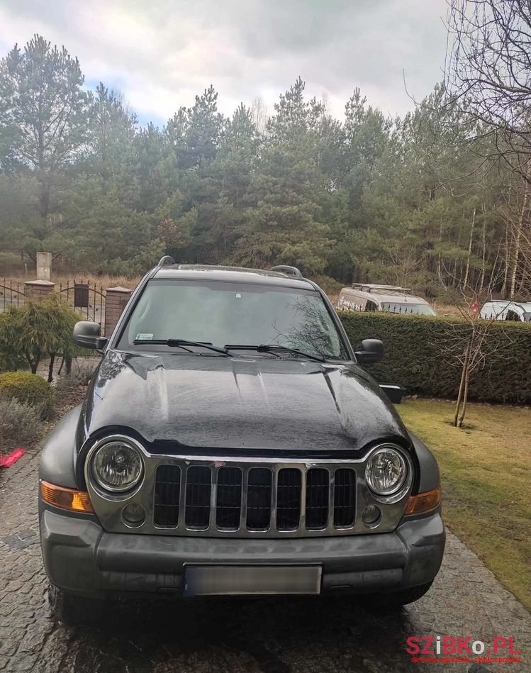 2005' Jeep Cherokee photo #4