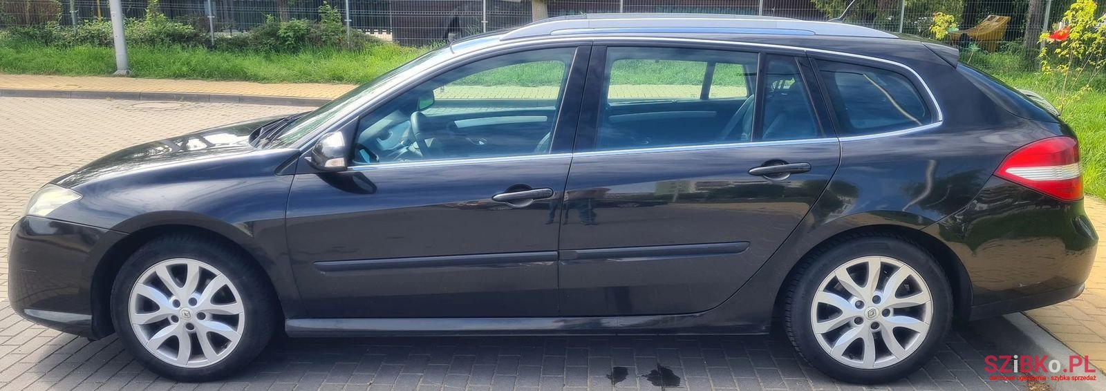 2008' Renault Laguna photo #5