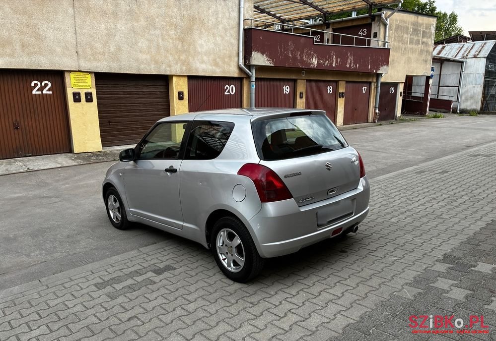 2005' Suzuki Swift 1.3 Sakura photo #3