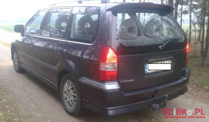 2000' Mitsubishi Space Wagon photo #3