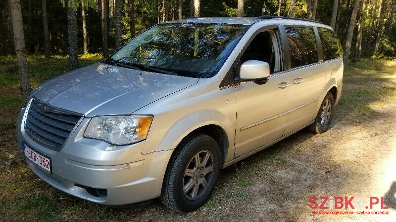 2010' Chrysler Grand Voyager photo #2