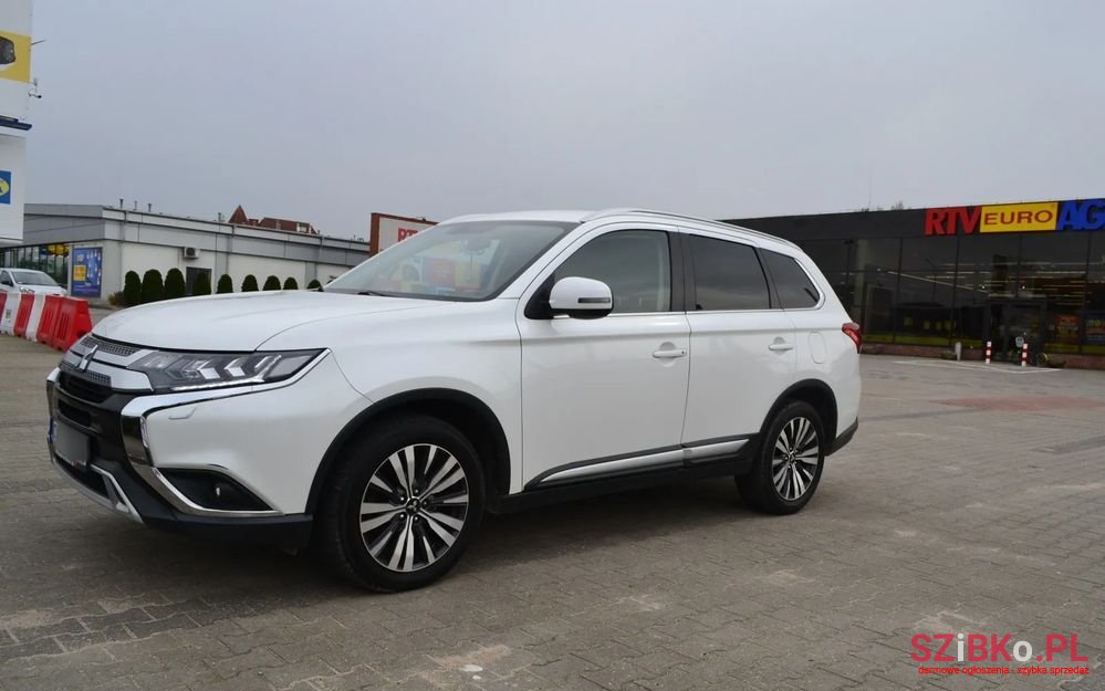 2018' Mitsubishi Outlander photo #2