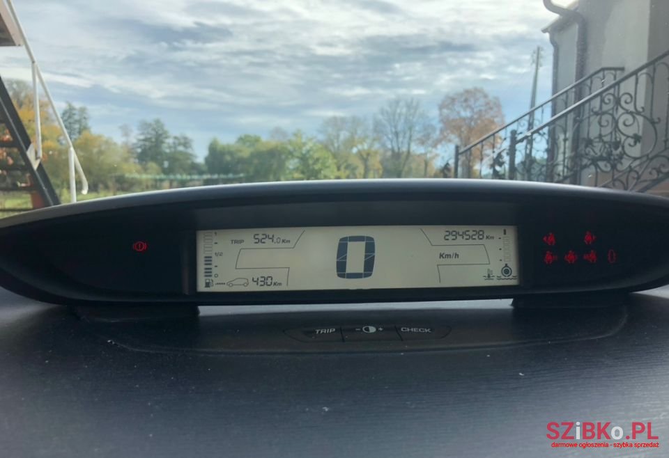 2008' Citroen C4 photo #5