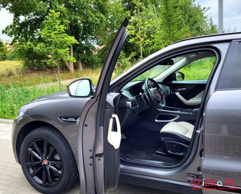2017' Jaguar F-Pace photo #4
