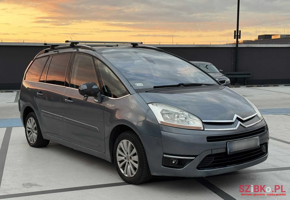 2009' Citroen C4 Grand Picasso photo #3
