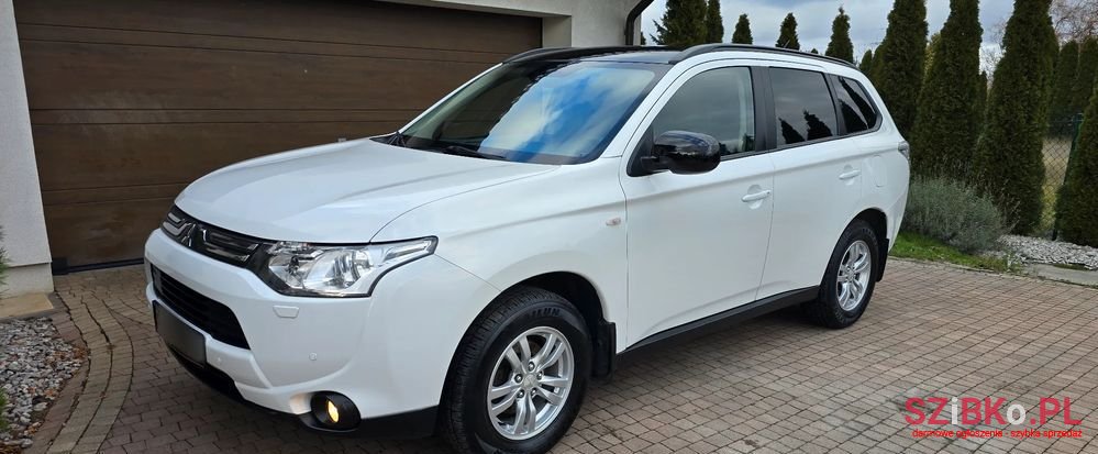 2014' Mitsubishi Outlander photo #3