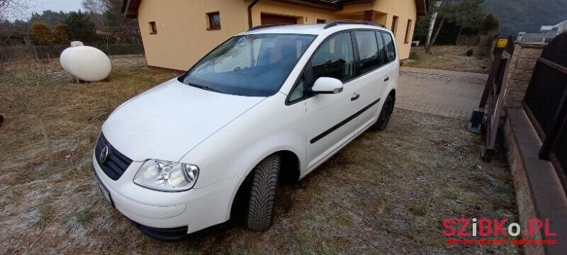 2004' Volkswagen Touran photo #6