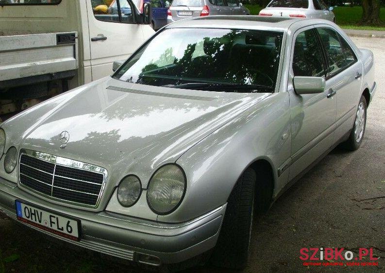 1999' Mercedes-Benz Klasa E photo #1