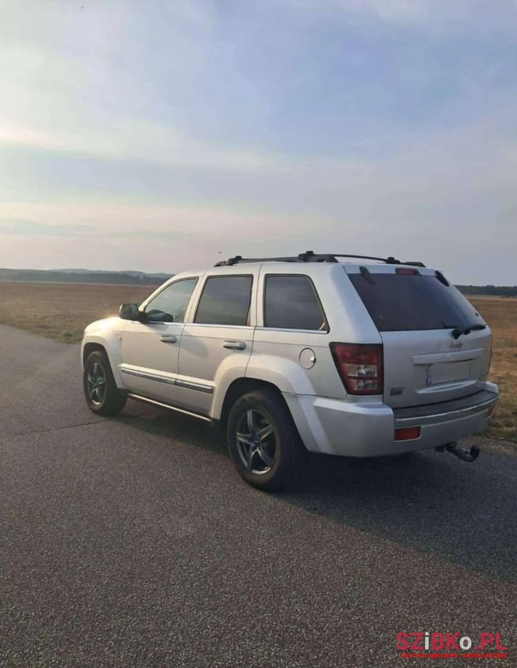 2005' Jeep Grand Cherokee photo #3