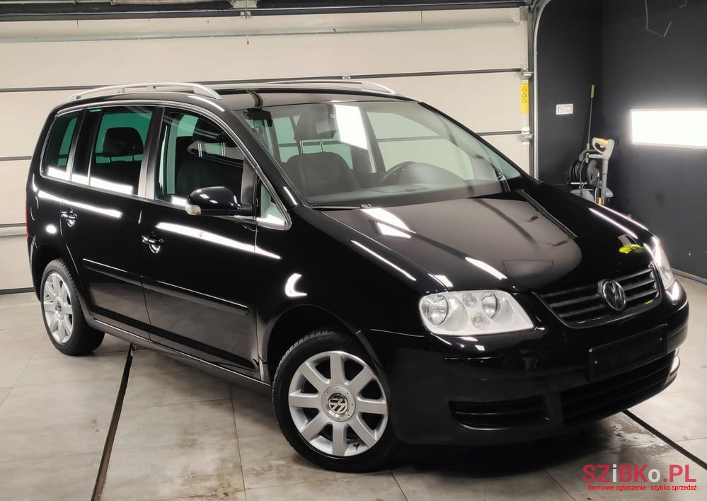 2007' Volkswagen Touran 2.0 Fsi Highline photo #3