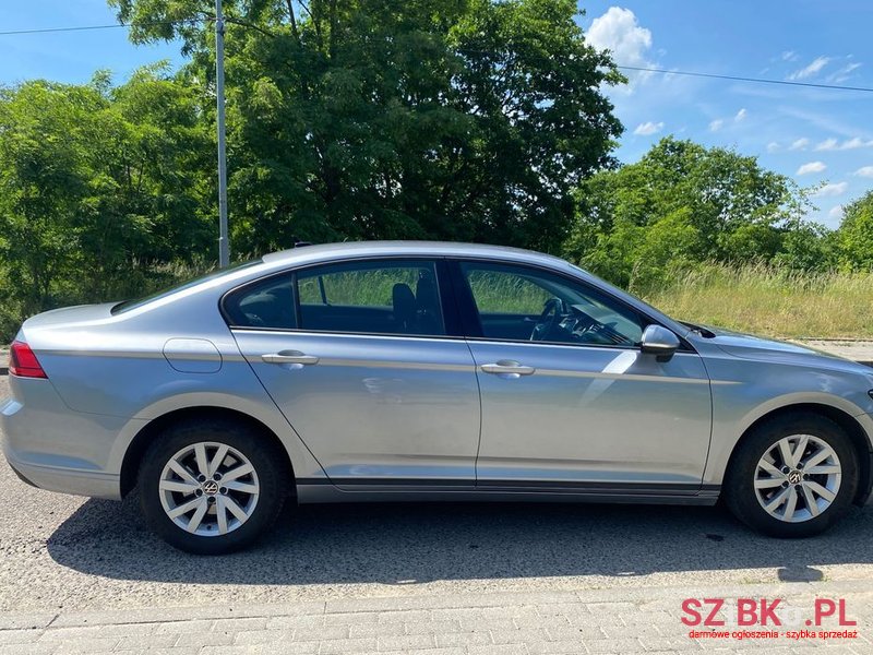 2020' Volkswagen Passat photo #3