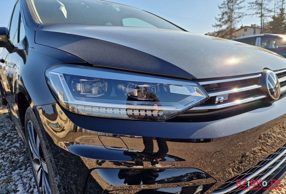 2024' Volkswagen Touran photo #3