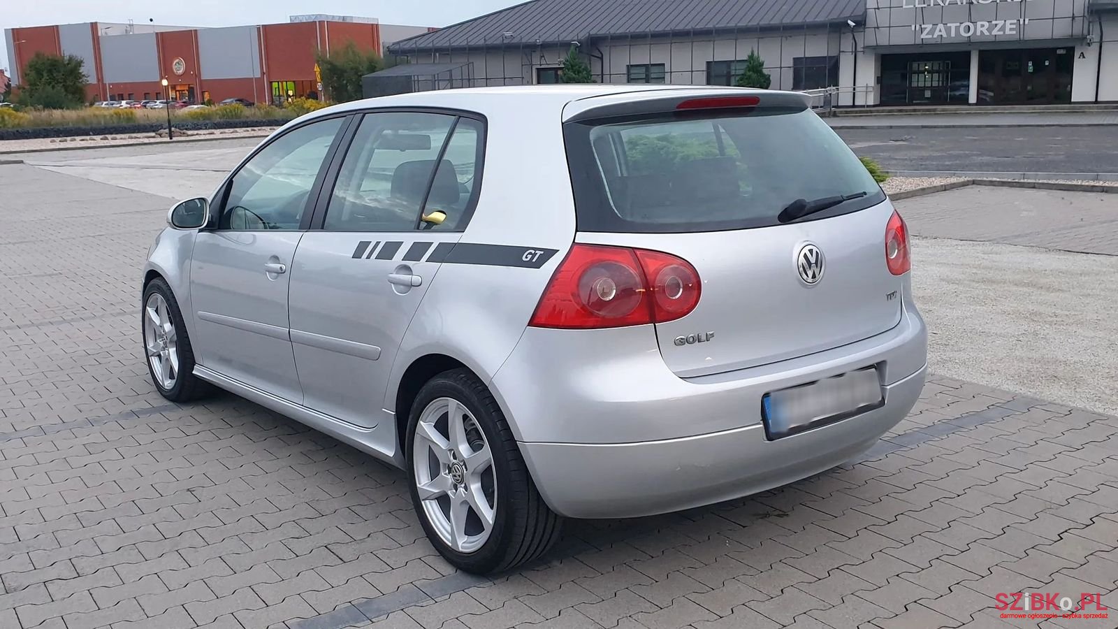 2004' Volkswagen Golf photo #3