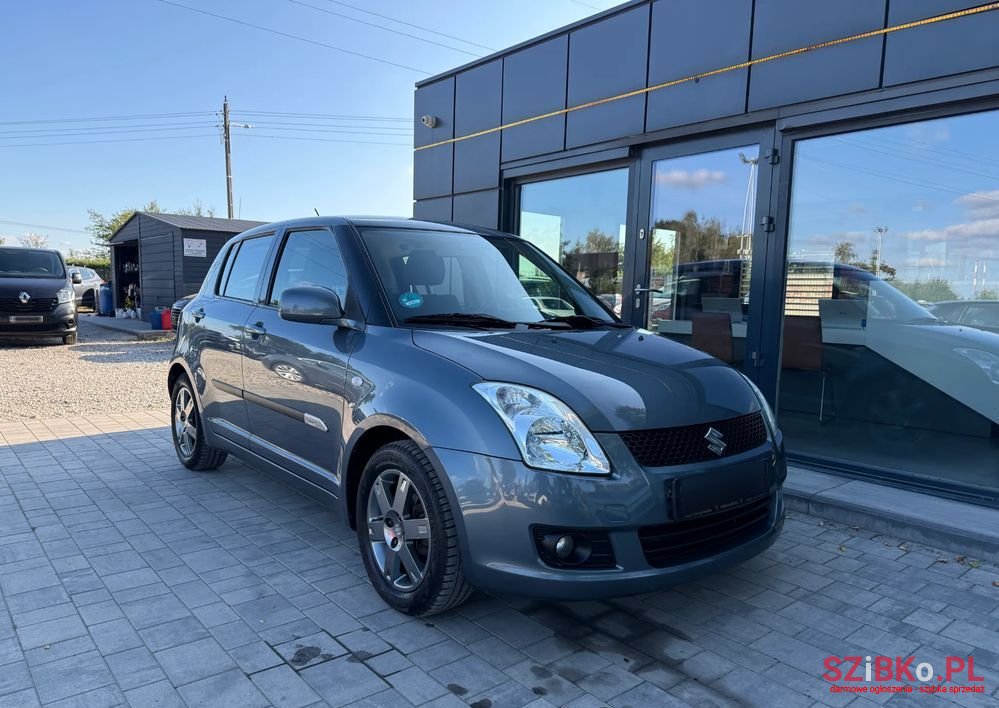 2007' Suzuki Swift 1.3 Sakura photo #1