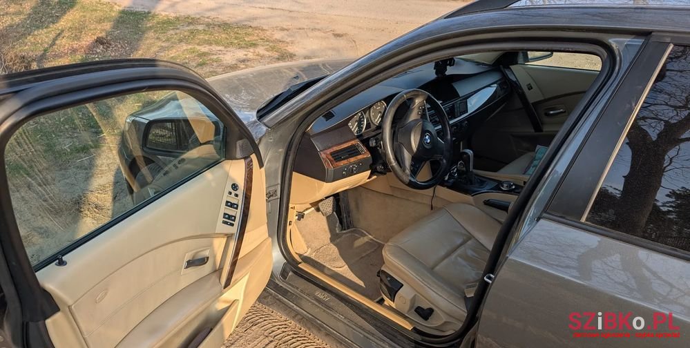 2005' BMW 5 Series 530Xd Touring photo #3