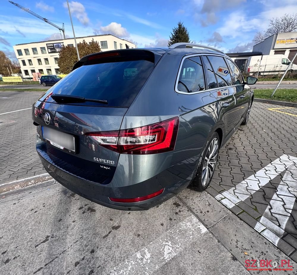 2017' Skoda Superb Combi photo #3
