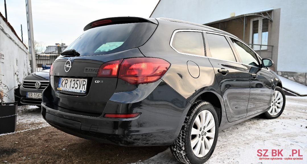 2011' Opel Astra photo #6