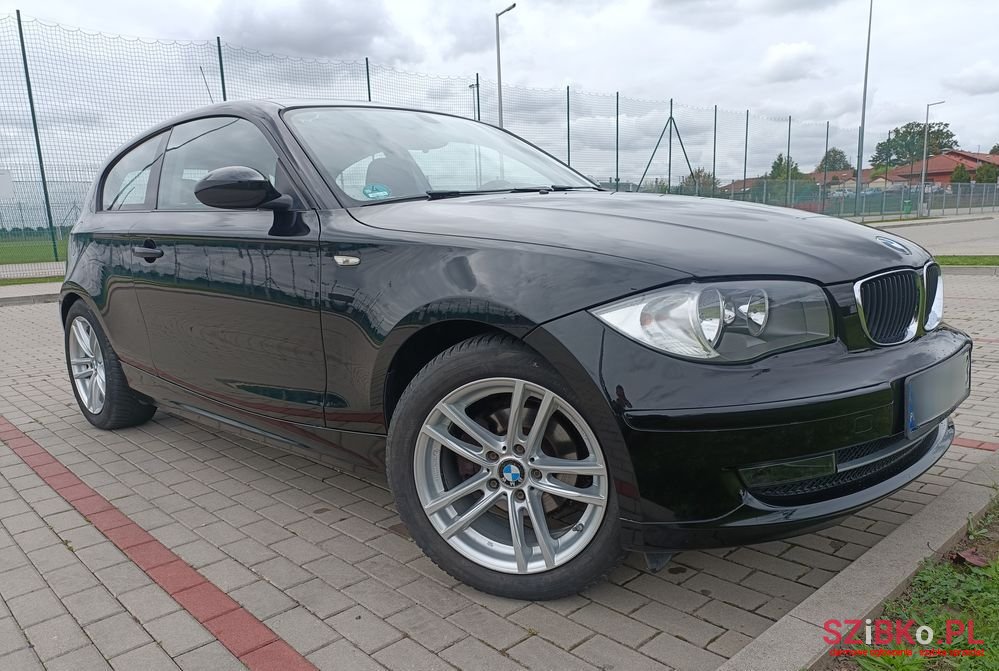 2008' BMW 1 Series 116I photo #4