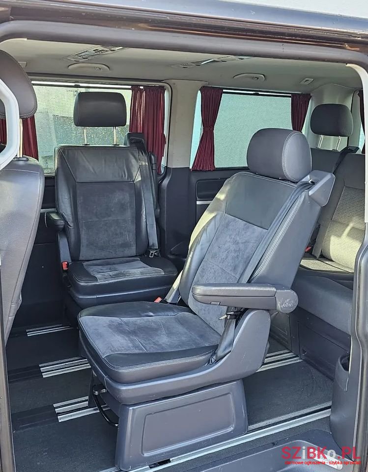 2010' Volkswagen Multivan photo #6