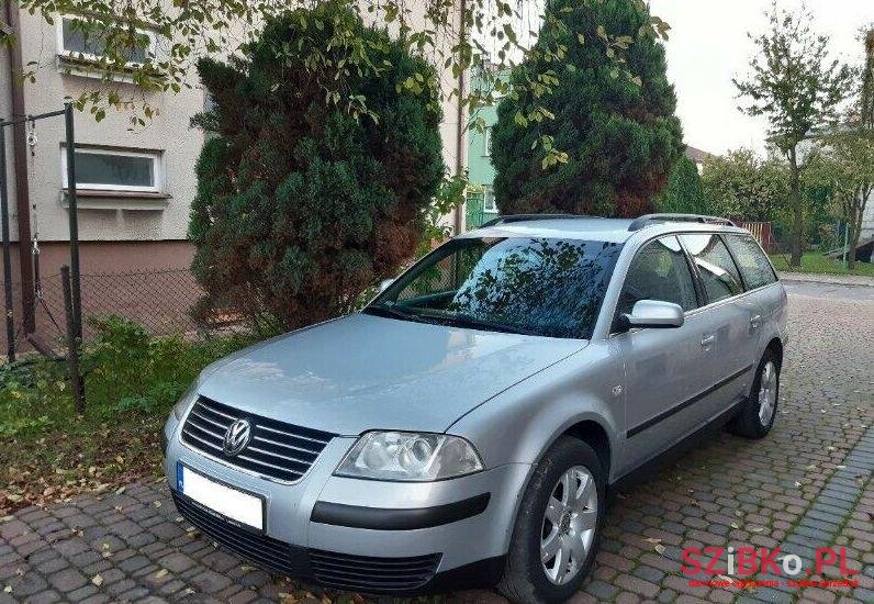 2002' Volkswagen Passat photo #1