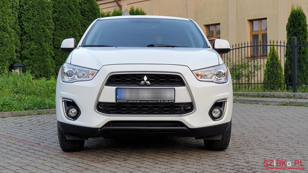 2015' Mitsubishi ASX photo #2