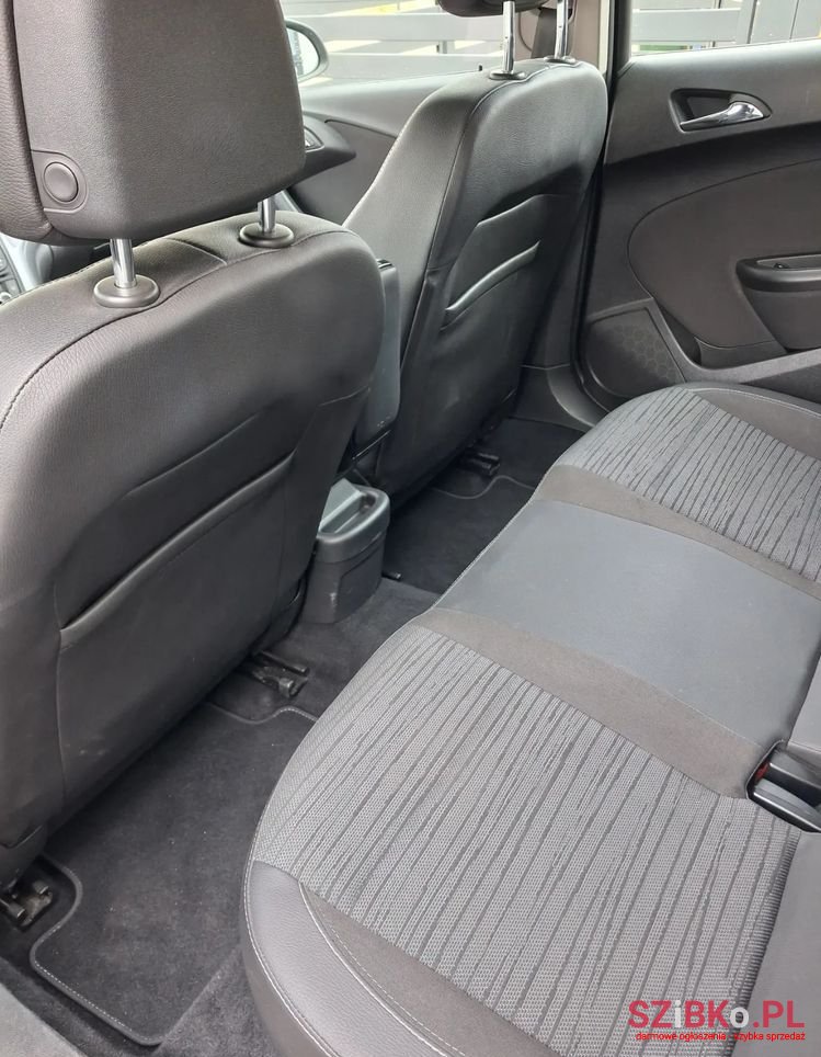 2016' Opel Astra photo #4