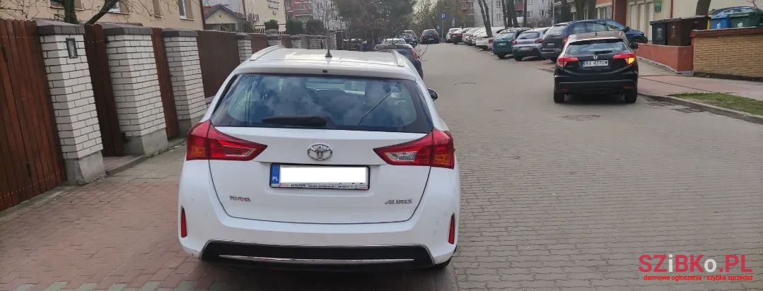 2015' Toyota Auris photo #3