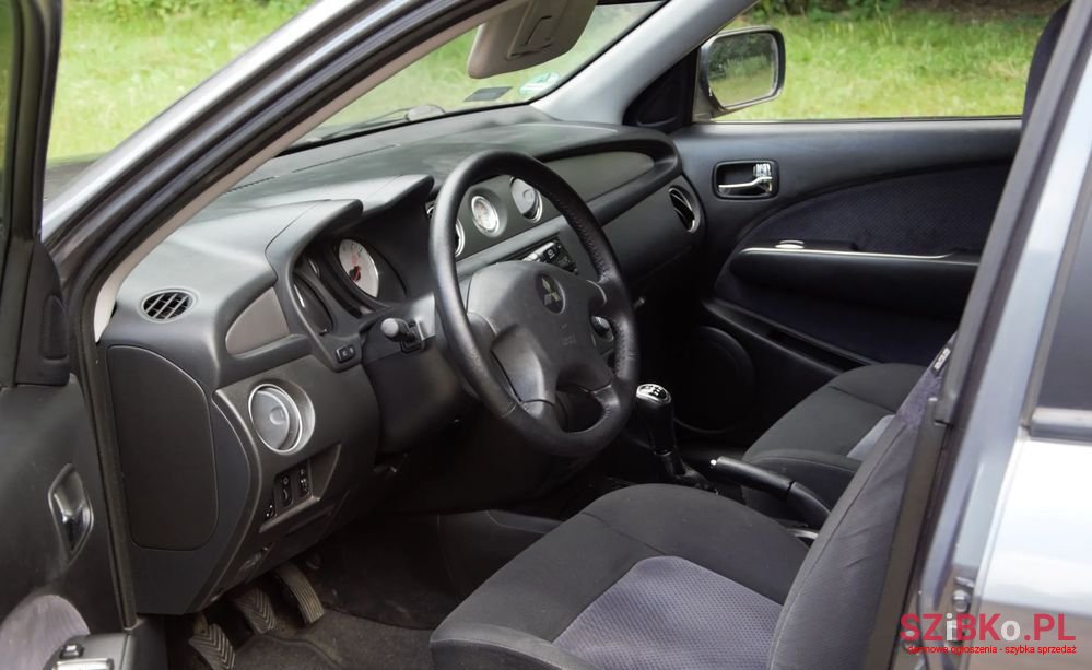 2006' Mitsubishi Outlander photo #5