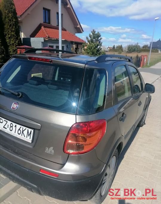 2011' Fiat Sedici photo #6