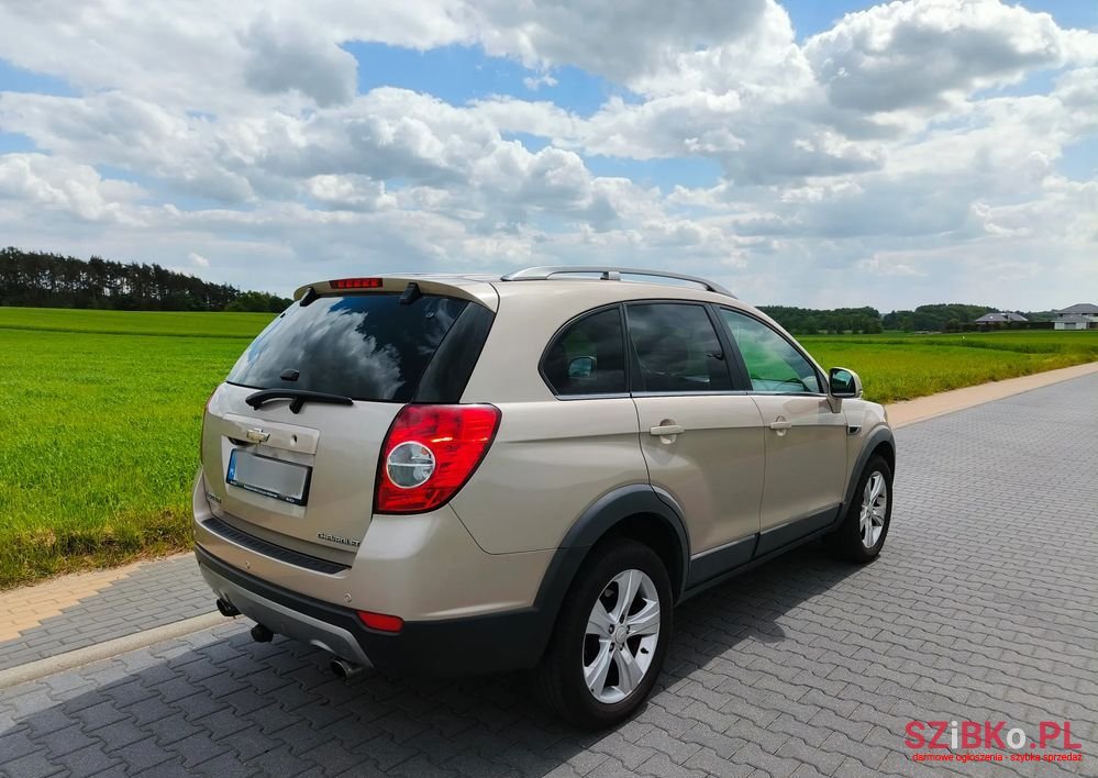 2011' Chevrolet Captiva 2.2 D Lt+ photo #3