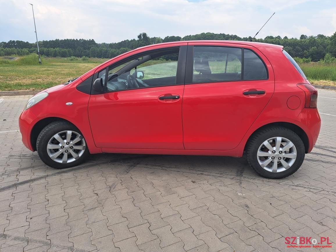 2008' Toyota Yaris photo #3