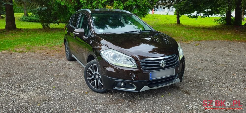 2013' Suzuki SX4 1.6 Premium photo #2